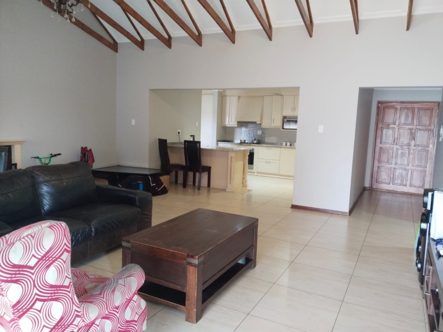 To Let 3 Bedroom Property for Rent in Hillside Free State